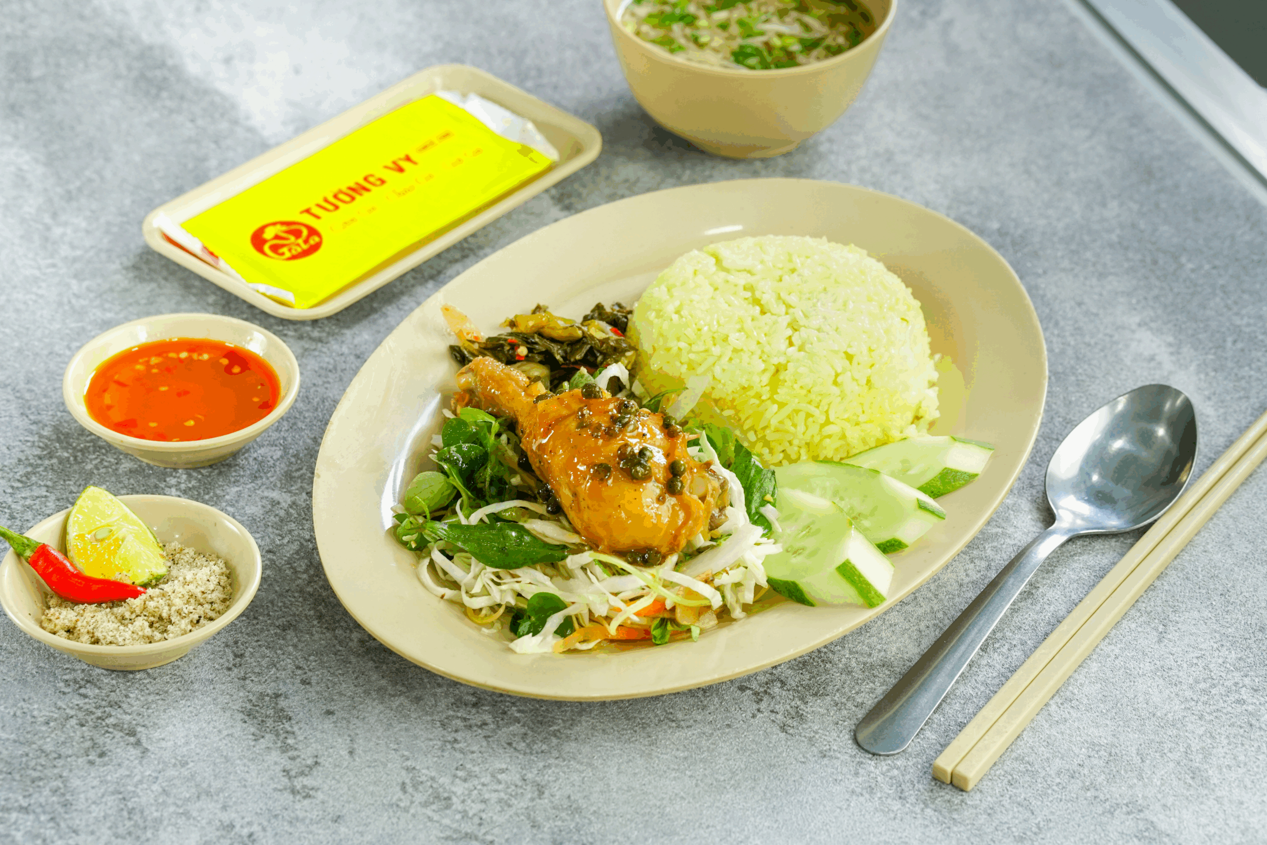 Cơm Gà Tam Kỳ – Hương Vị Quê Nhà Giữa Lòng Sài Gòn tại Gà Ta Tường Vy