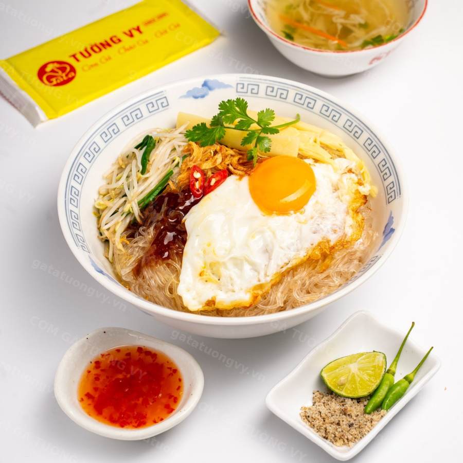 Miến Trộn Trứng Chiên — Cơm Gà Tường Vy