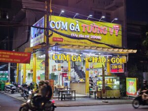 Bảng hiệu Cơm Gà Tường Vy