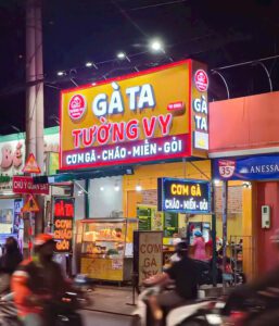Bảng hiệu Cơm Gà Tường Vy